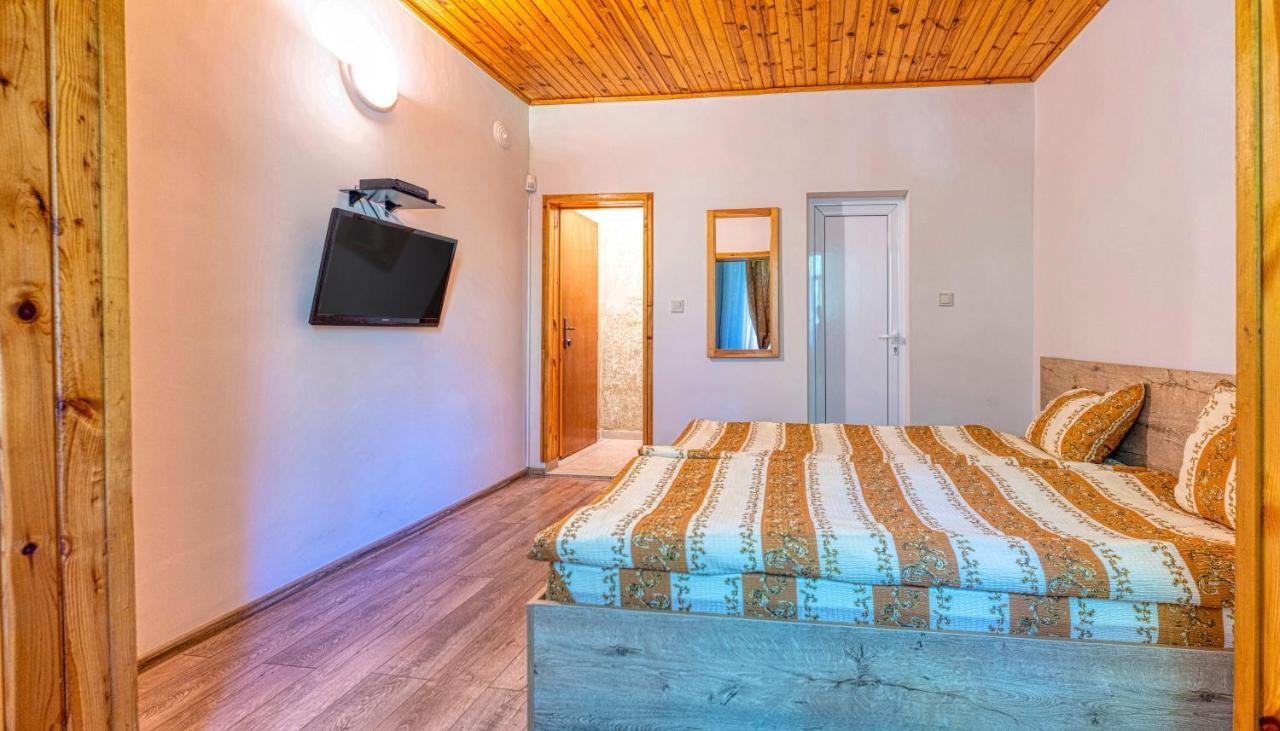 Крушун - Единствена На Метри От Водопадите, Krushun - The Only Stay Just Meters From The Waterfalls クルシュナ エクステリア 写真